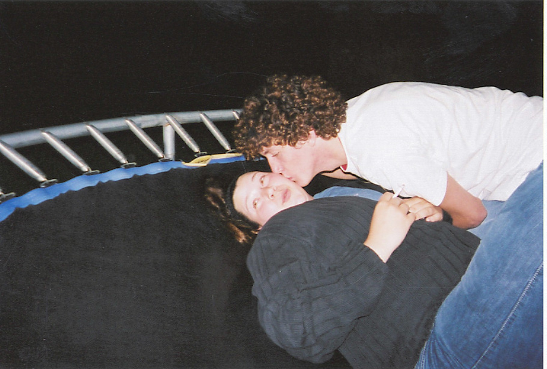 mark kissing jess